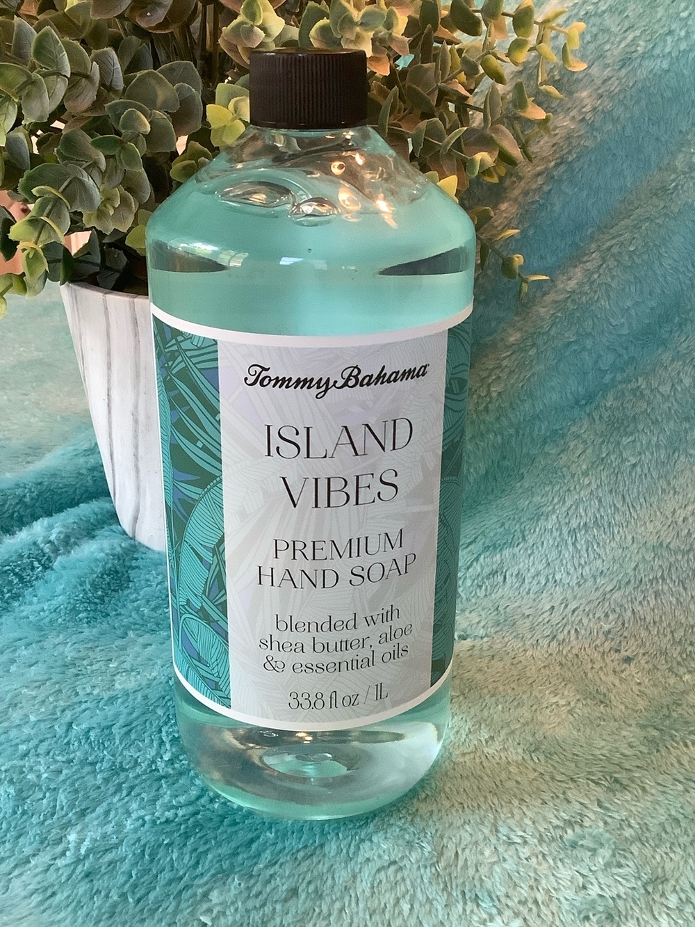 Tommy Bahama Scented Island Vibes Premium Hand Soap Refill, NWT XL 33.8oz. - Picture 10 of 10